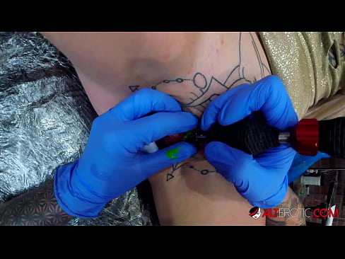 ❤️ Sully Savage, o bunăciune extrem de tatuată, și-a făcut un tatuaj pe clitorisul ei ️❌ at porn ro.porn-milf-300.ru